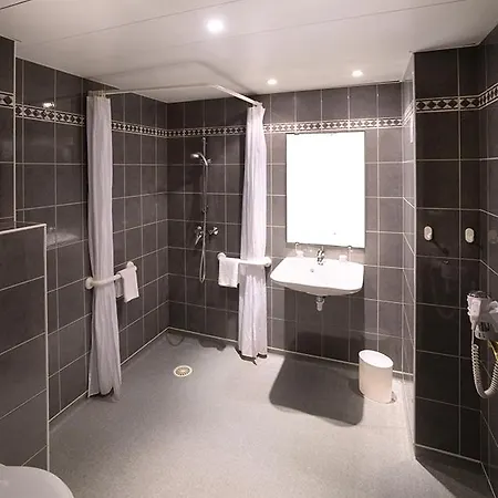 格罗里亚大道酒店 卢德