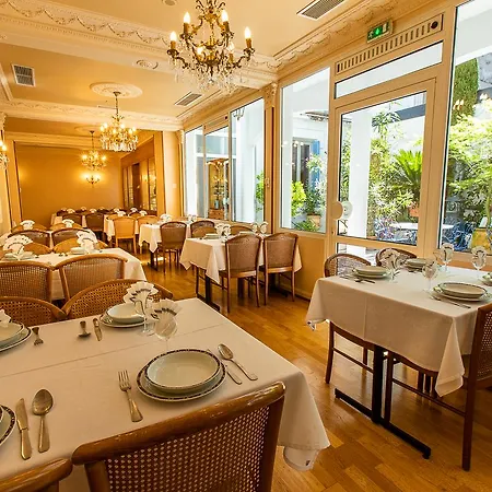Отель Gloria & Avenue 3*