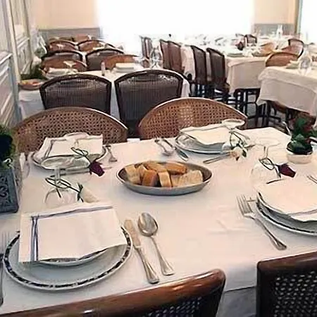 Отель Gloria & Avenue 3*