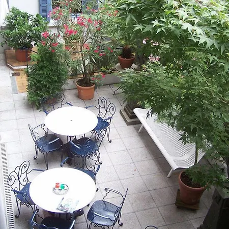 格罗里亚大道酒店 卢德