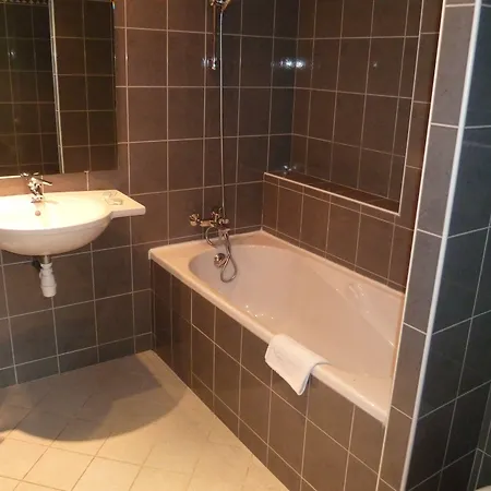 Gloria & Avenue Λούρδη