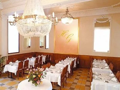 Gloria & Avenue 3* Лурд
