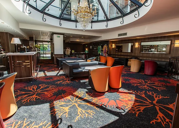 Gloria & Avenue Lourdes