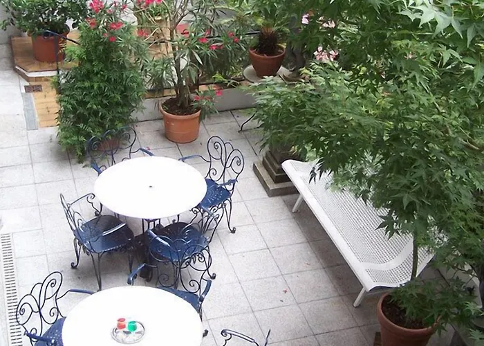 Gloria & Avenue 루르드