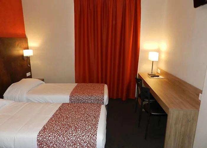 Gloria & Avenue Lourdes