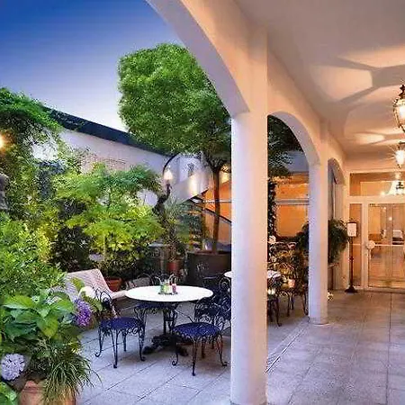 Hotel Gloria & Avenue 3*