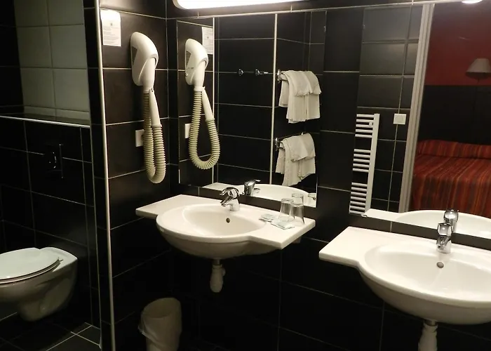 Gloria & Avenue ホテル 3*