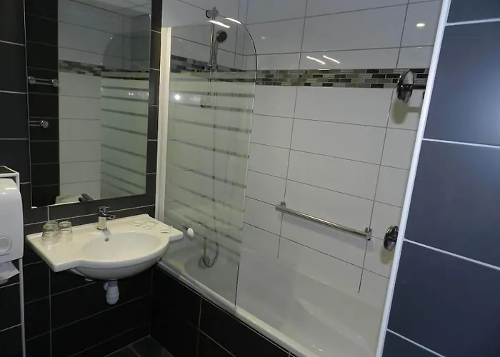 Gloria & Avenue 3* ルルド