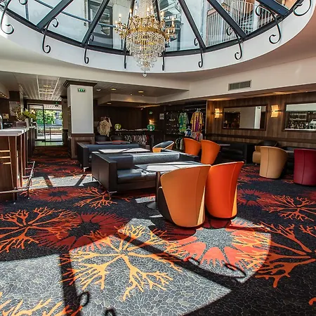 Gloria & Avenue Lourdes