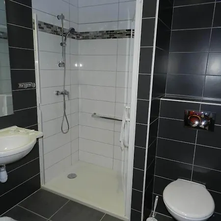 Gloria & Avenue 3* Lourdes