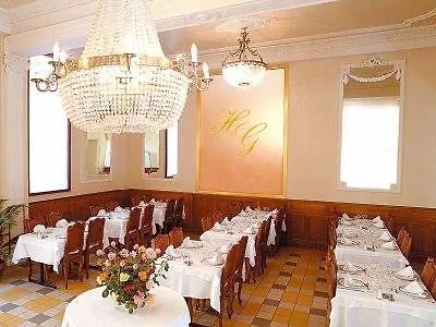 Gloria & Avenue 3* Lourdes